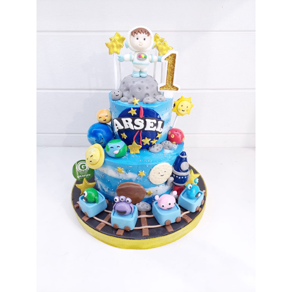 

kue ulang tahun astronot