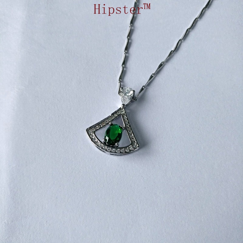 Full Diamond Light Luxury Temperament Hollow Sector Emerald Pendant Platinum Necklace