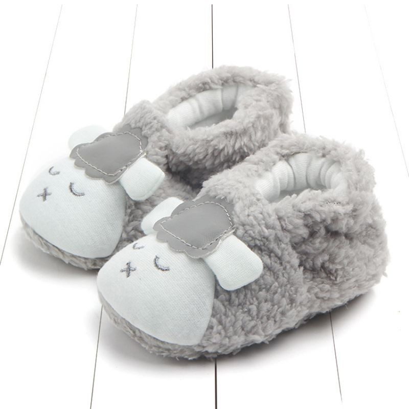 Sepatu hangat bayi shaun the sheep import