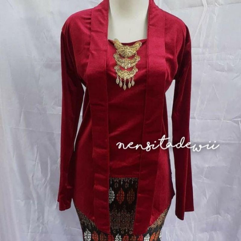 [1 Set] Kebaya Kutubaru + Rok Plisket / Nuansa Maroon