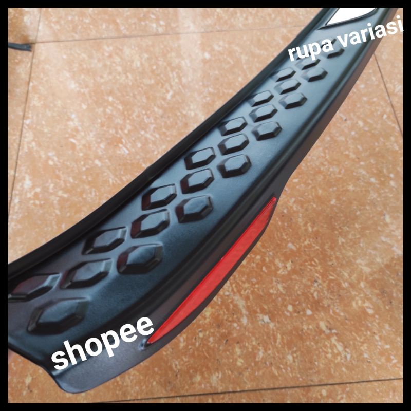 sill plate silplate belakang bagasi Mitsubishi all new pajero 2016 sampai 2020 2017 2018 2019 + refLektor merah