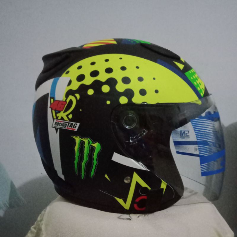 

Helm Centro Motif (Pengemasan menggunakan kardus + bubble wrap)