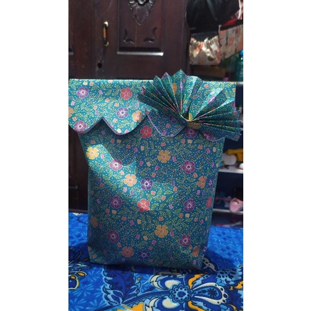 

bungkus kado batik