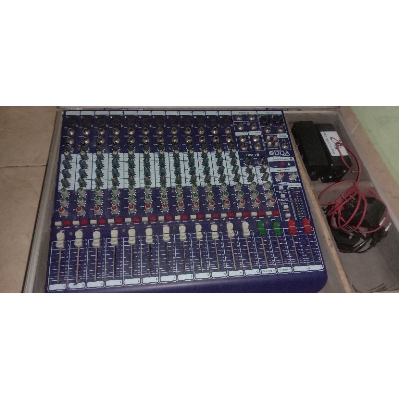 Mixer audio Midas Dm 16 Bukan mixer digital
