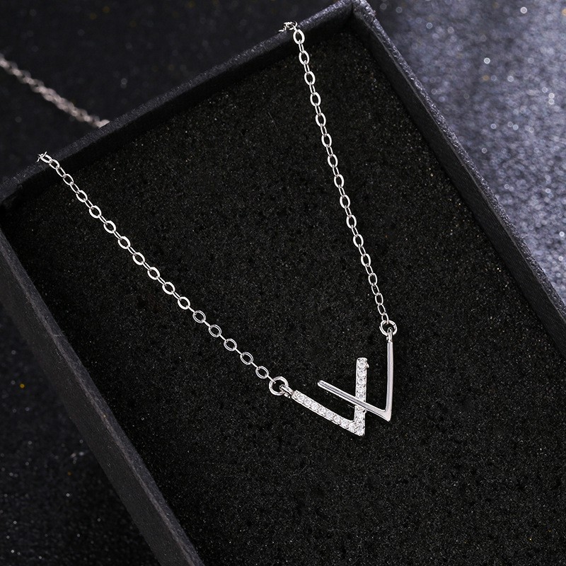 Kalung Rantai Klavikula Desain Huruf W Ganda Bahan Titanium Steel Gaya Jepang Korea Untuk Wanita