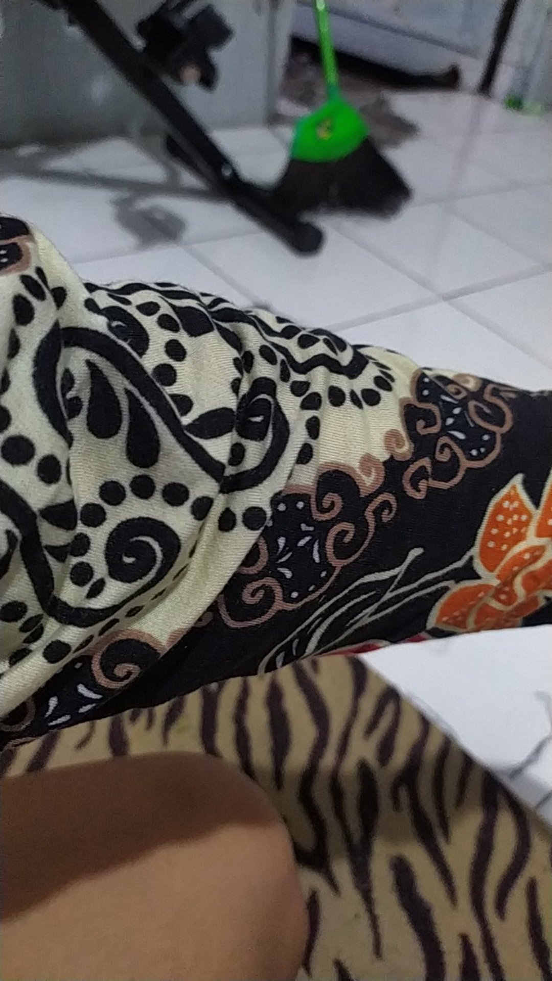 Monellina Tusha Kaos Batik Oversize Wanita Lengan Panjang