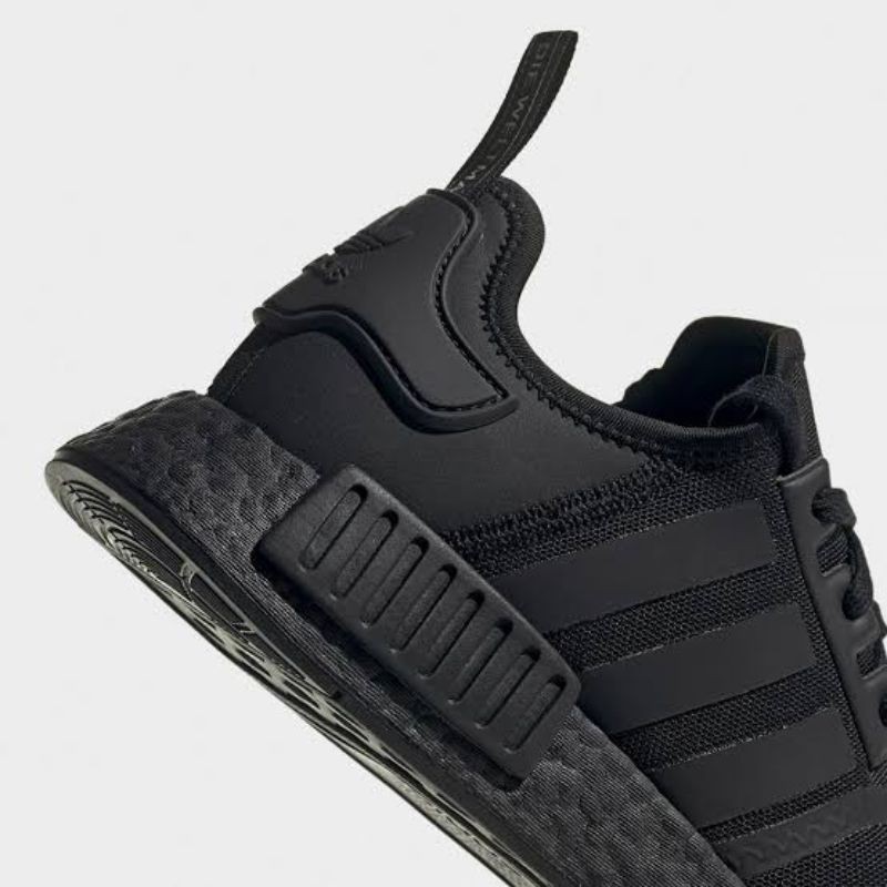 nmd_r1 core black
