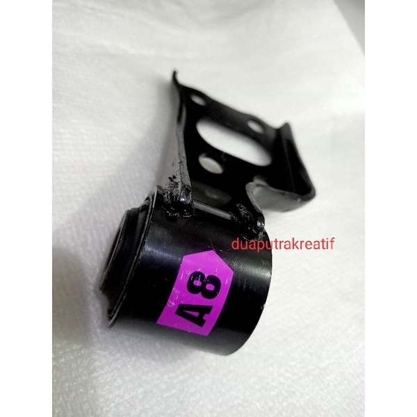 Engine mounting sienta belakang matic A8