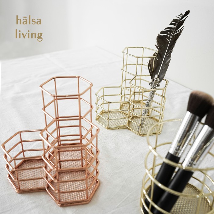 

Hari Ini Brush Or Pen Holder / Tempat Penyimpanan Brush Atau Pulpen Diskon