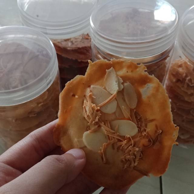 

Almond crispy handmade/ kripik almond/ almond surabaya