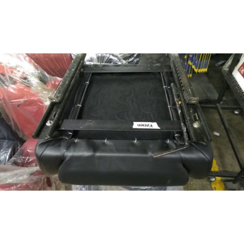 breket buat pemasangan jok racing di mobil jimny katana bagian supir