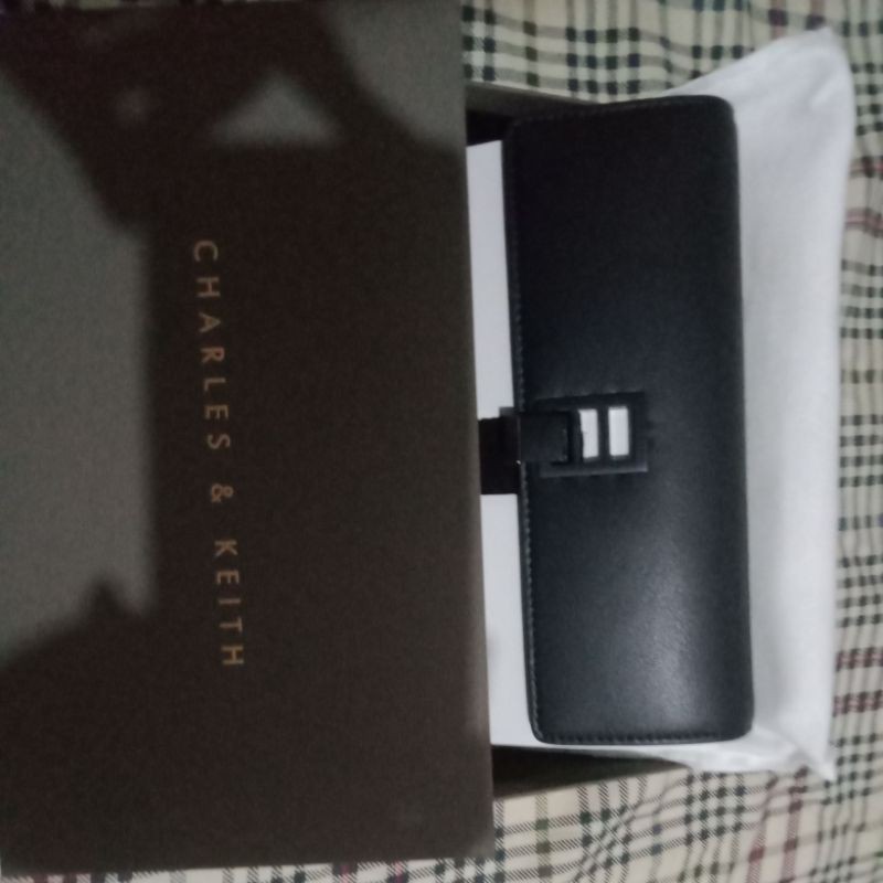 Dompet Rantai Charles & Keith