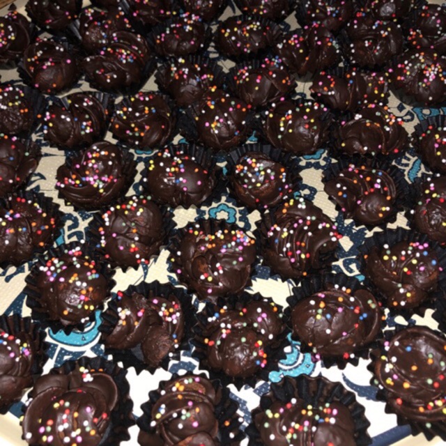 KUE LEBARAN COCO CRUNCH COKLAT SPRINKLES MURAH KINANTHI’S HOMEMADE