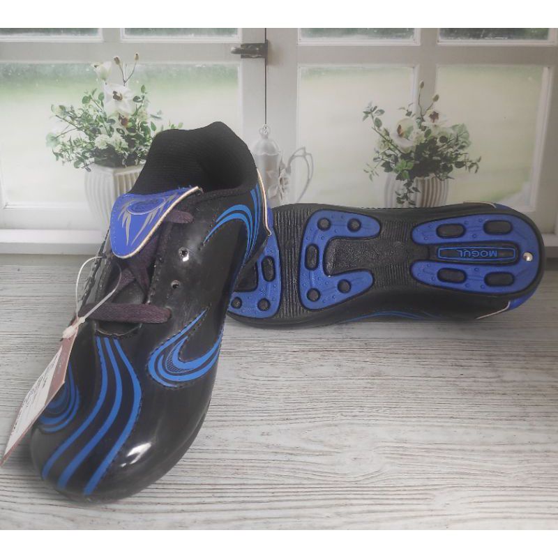 sale sepatu bola anak merk "Mogul"
