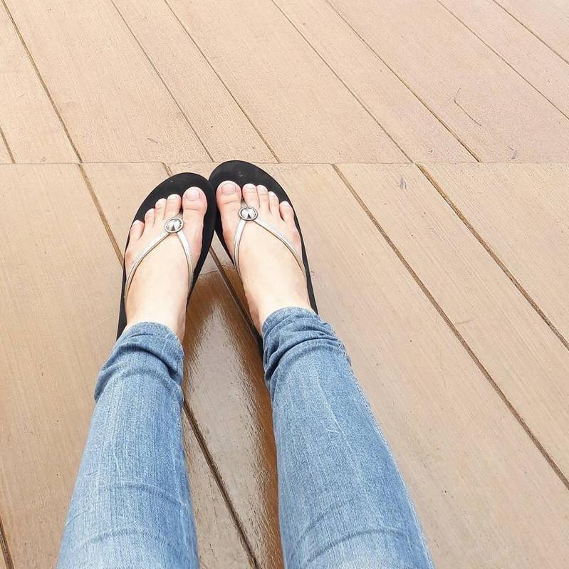 ✱ AMANTE SANDY Sandal ♦