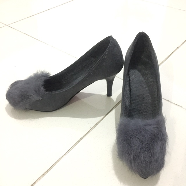 PRELOVED HEELS . Kondisi baru