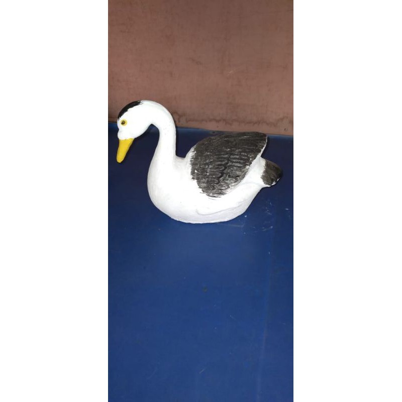 Patung Angsa hiasan taman