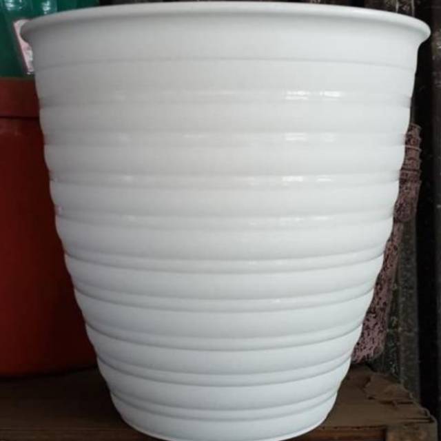 Pot tawon putih pirus