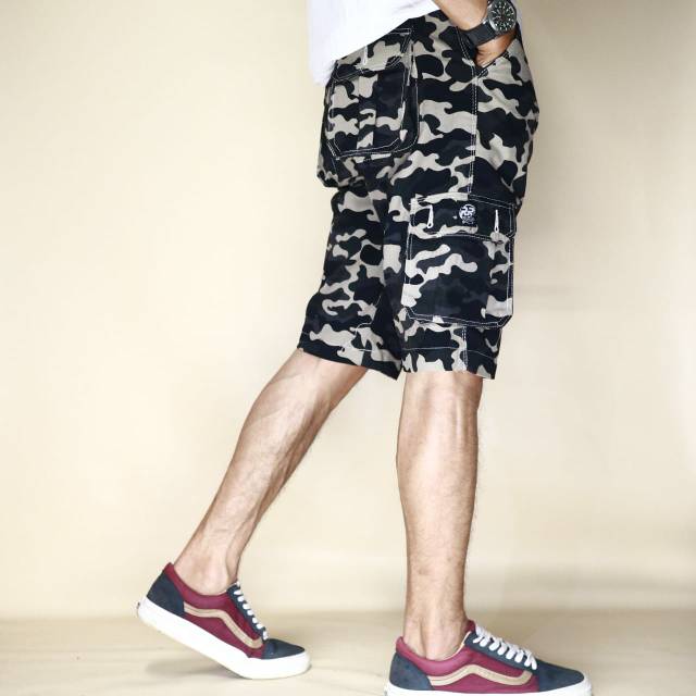 Celana Cargo Loreng Putih