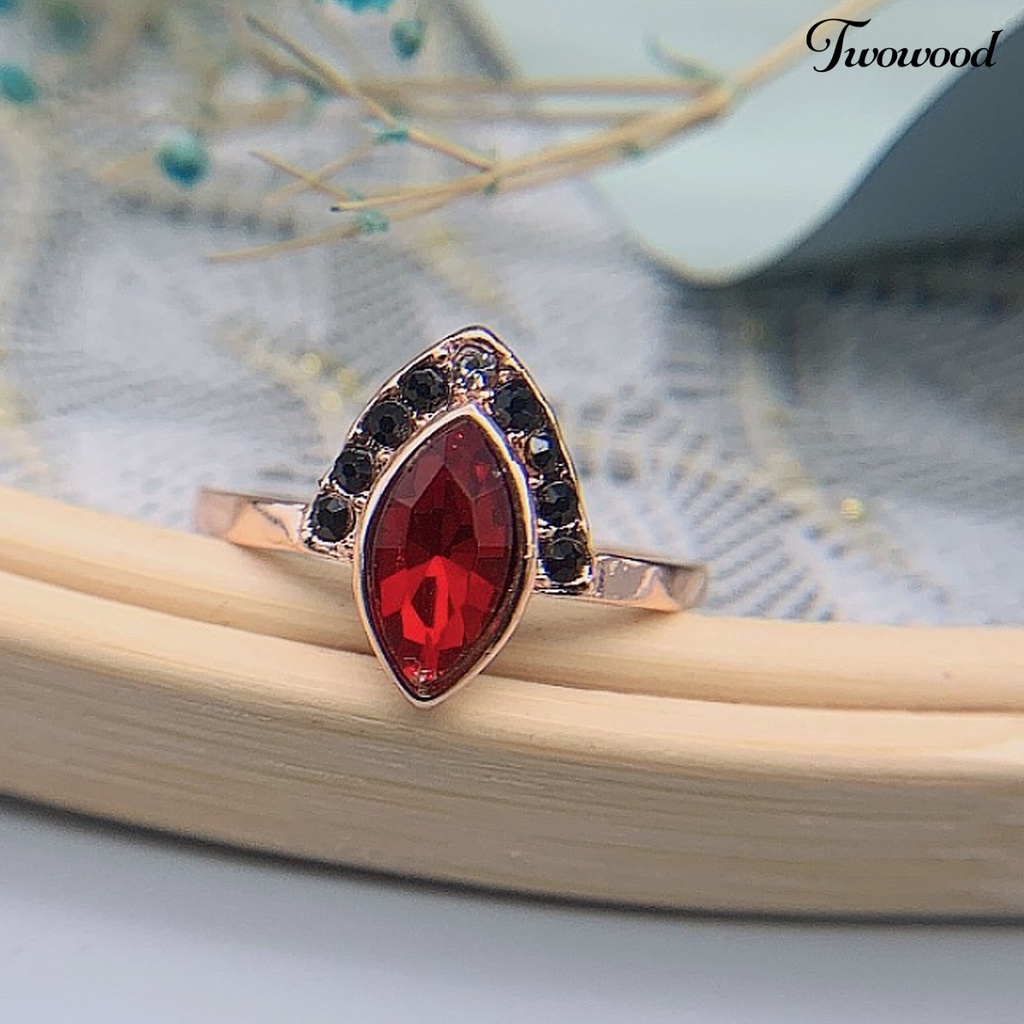 2pcs / Set Cincin Kristal Berlian Imitasi Bahan Alloy Warna Merah Prismatik Gaya Retro Untuk Pasangan