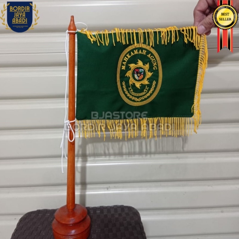 Bendera Meja Mahkamah Agung