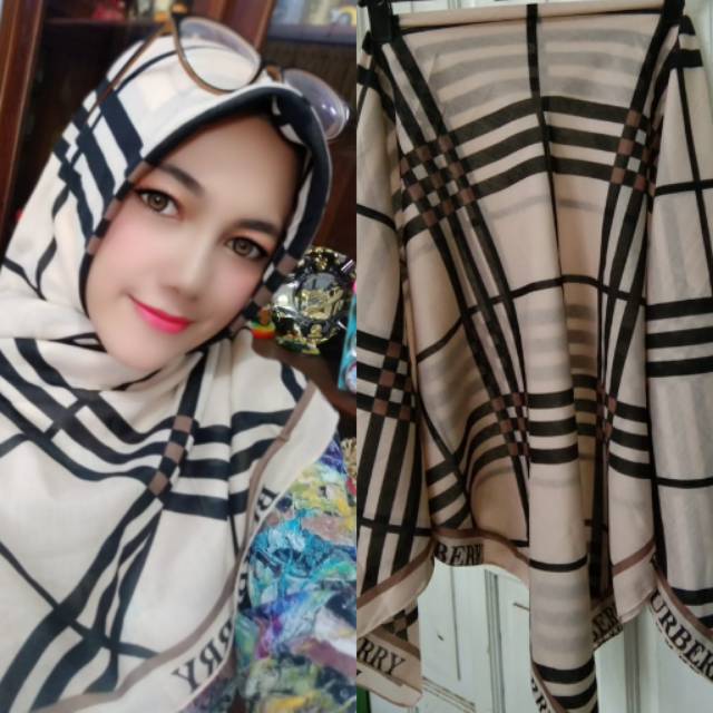 HIJAB SEGI EMPAT VOAL MOTIF BURBERRY
