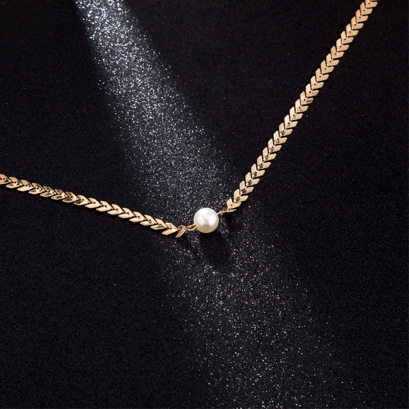 Kalung Choker Rantai Klavikula Hias Mutiara Sequin Tulang Ikan Gaya Korea Untuk Wanita