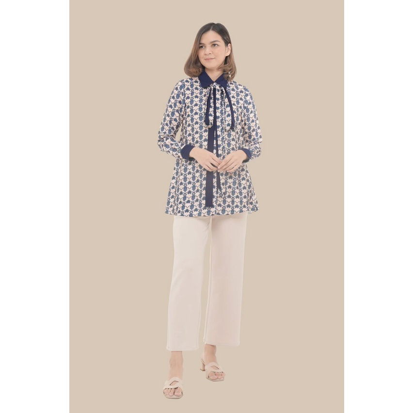 Yara Shirt - Navy size L by Wearing Klamby