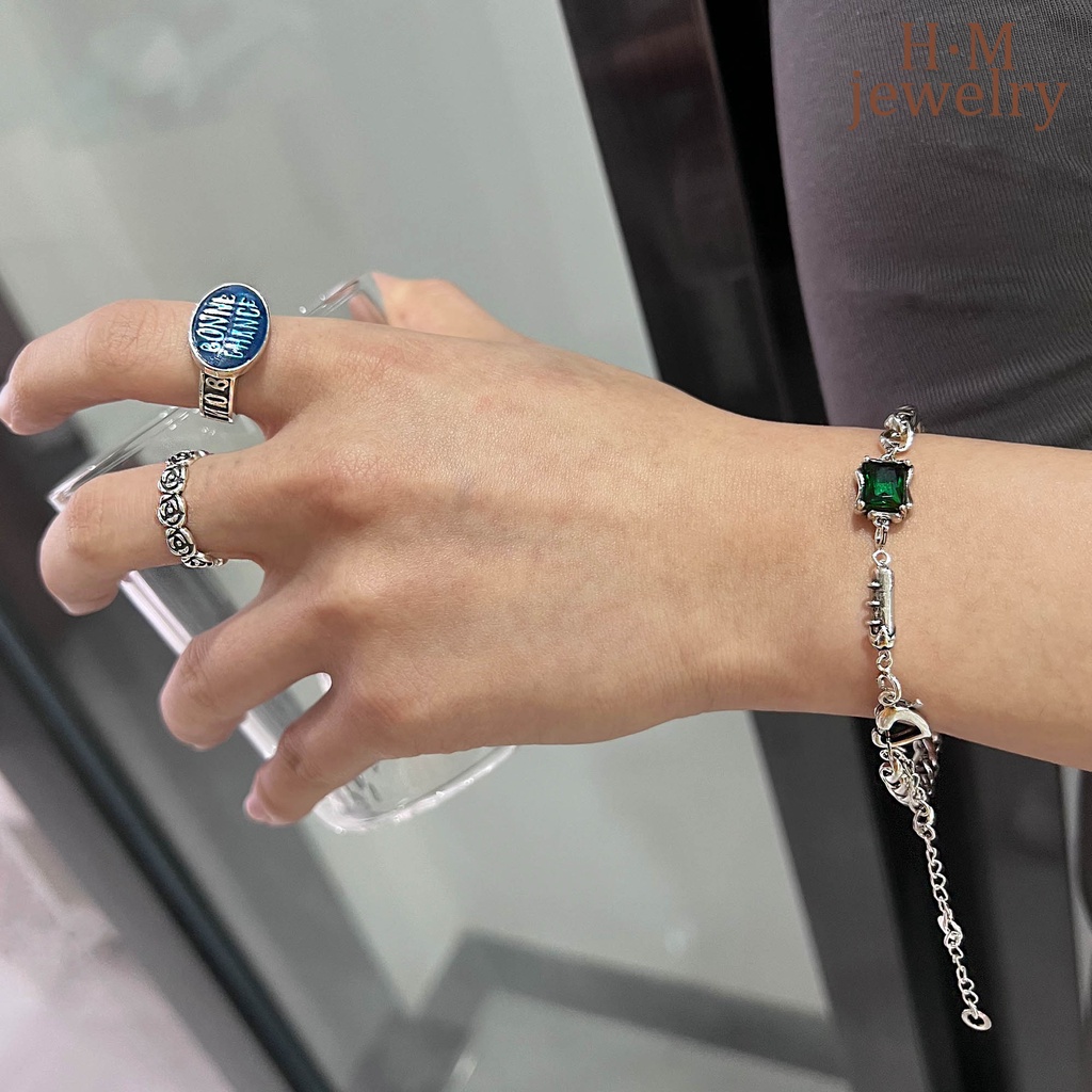 Gelang Tangan Rantai Aksen Batu Emerald Kotak Hollow Untuk Wanita