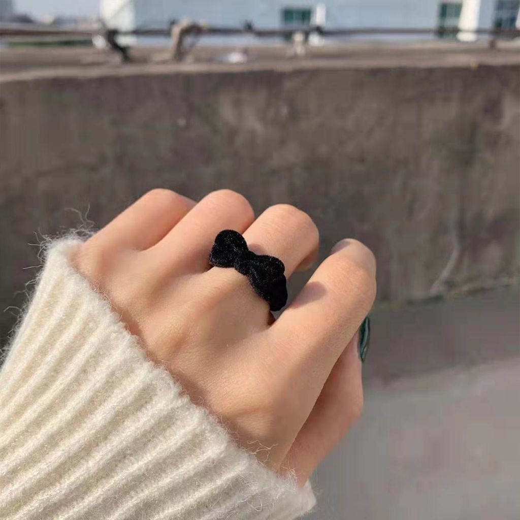 Cincin bulu bludru wanita anak dewasa remaja perempuan ootd fashion aesthetic estetik unik lucu keren item polos vintage