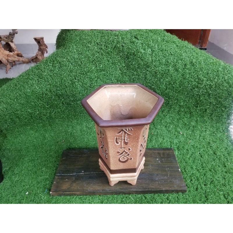 pot keramik segi 6 tinggi JP186