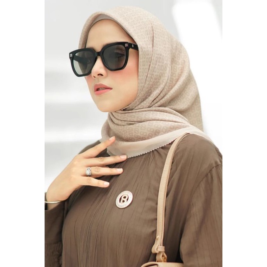 The Tapis Square Seed Buttonscarves