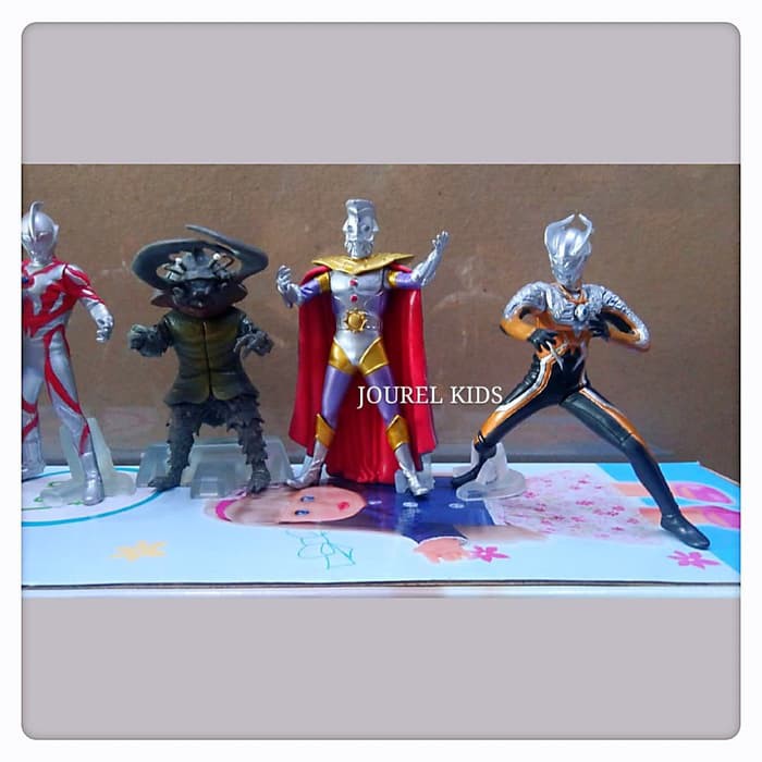 Mainan Boneka Figure Ultraman Monster Godzilla Pajangan Hiasan Kue
