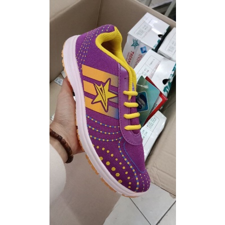 SEPATU TREKKERS