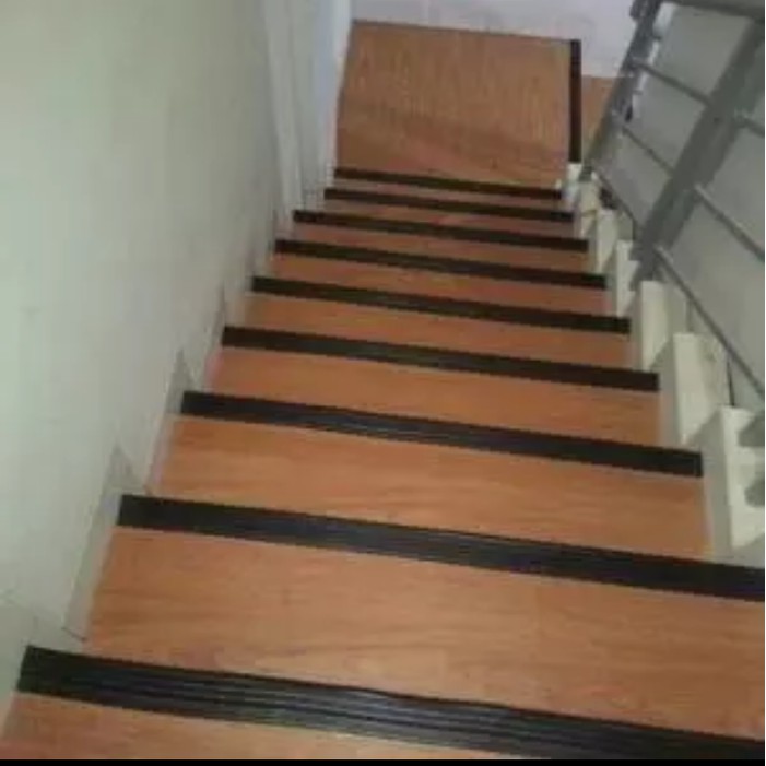 Parkit tangga kayu lantai kayu Dunia Plafon