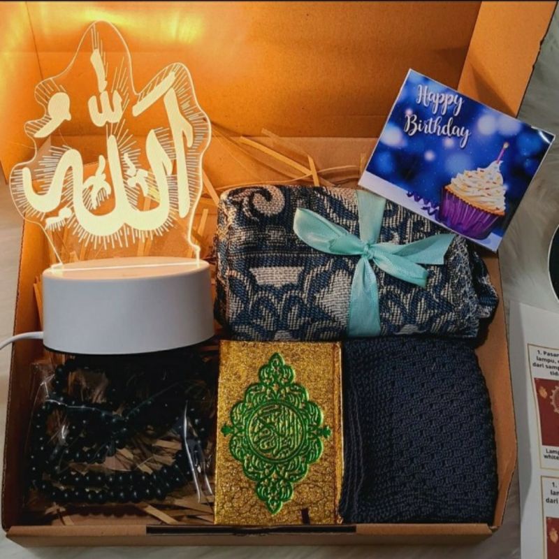 

Hampers Alquran , Sajadah, Kado Ulang Tahun Cowok - Hampers Cowok