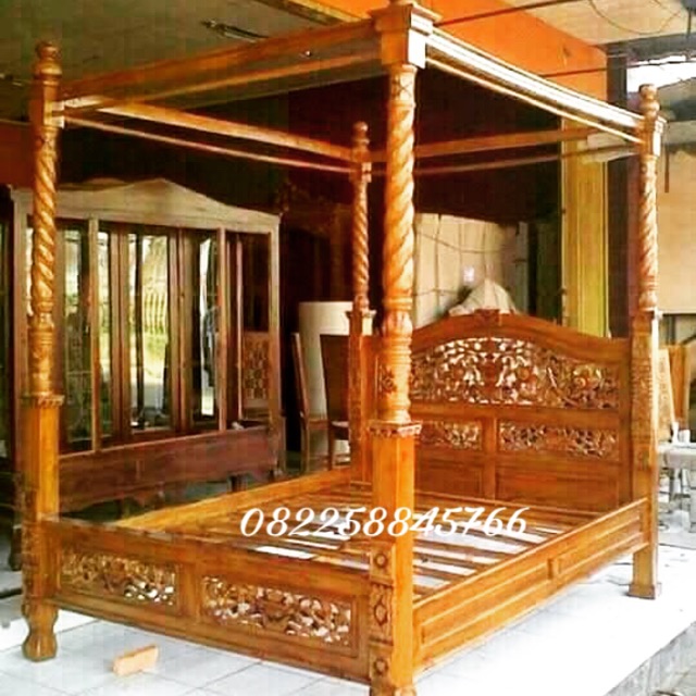 Tempat Tidur Ranjang Dipan Full Ukiran Jepara Baha Kayu Jati Tua