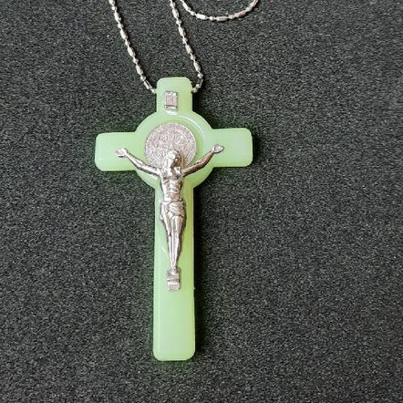 Kalung Salib Benediktus Fosfor