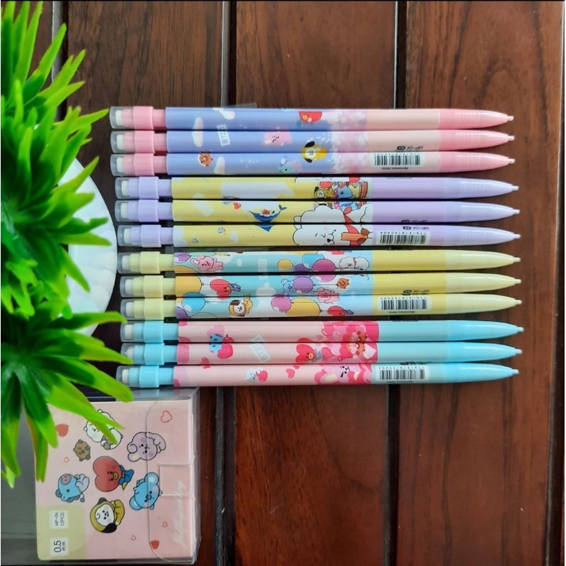 

Pensil mekanik motif BT21 ukuran 0.5mm dan 2.0mm