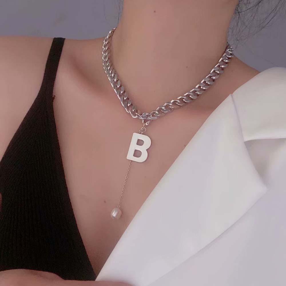 NEEDWAY Rantai Tebal Choker Baru Surat Besar Perhiasan Mutiara Rumbai Hip hop Rantai Klavikula