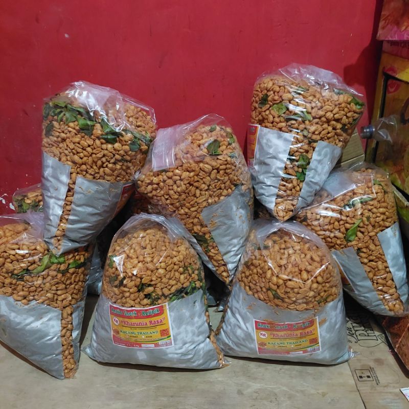 KACANG THAILAND KRISPY PEDAS 250gr / KACANG KRISPY DAUN JERUK / SNACK KILOAN MURAH ALMA.SNACK