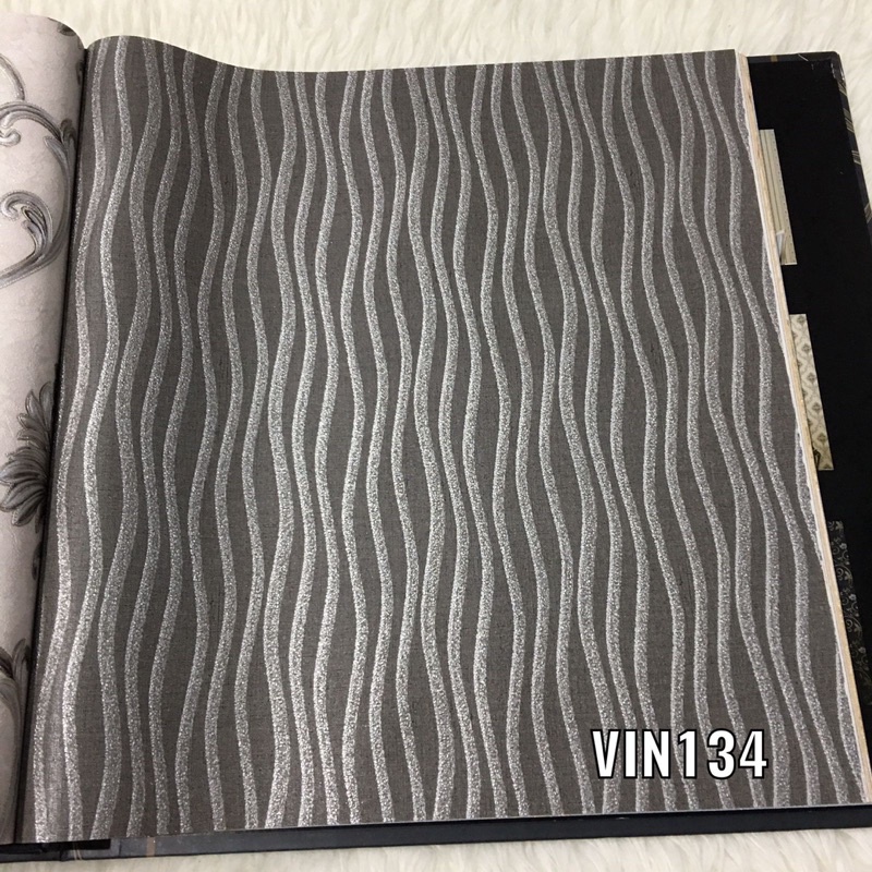 Wallpaper Dinding Polos Salur Silver Abu Gold vincenzo