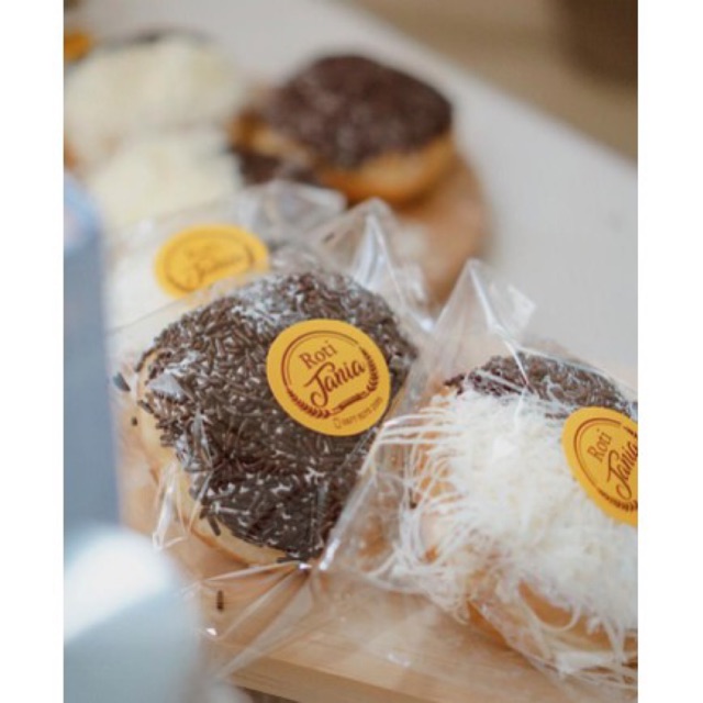 DONAT ROTI TANIA - BEST SELLER ( Keju , Meses , Coklat Ulir , Kacang , Mint , Martabak, Nougat)