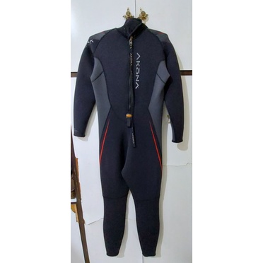 Wetsuit cowok Akona preloved