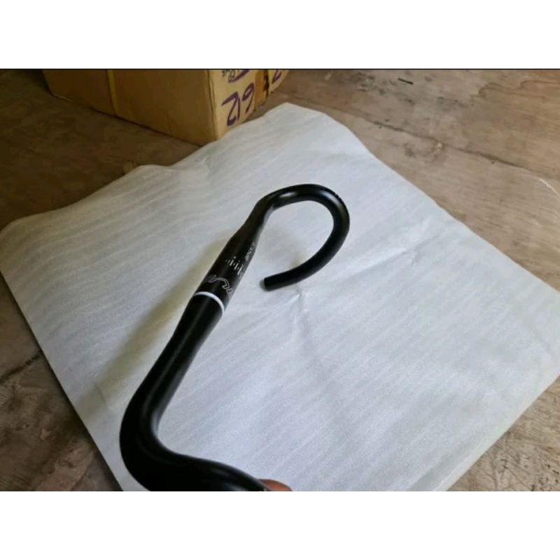 Stang Balap Merk Avenir Original Lebar 440mm Alloy Dropbar 440 mm Handlebar 44cm Material Alumunium 44 cm Center to Center For Untuk Roadbike Road Bike