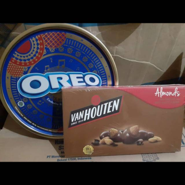 

Oreo exclusive red velvet flavor 286gr Dan Coklat VanHouten 130gr