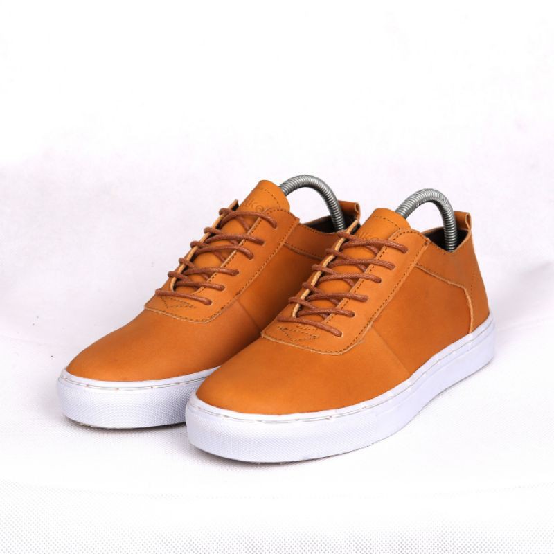 sepatu sneakers pria classic kulit asli tan