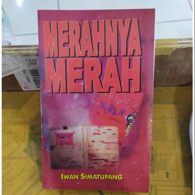 Novel merahnya merah IWAN SIMATUPANG