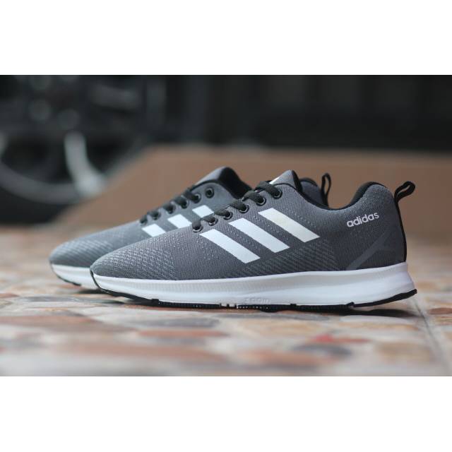 Sepatu pria adidas cloudfoam