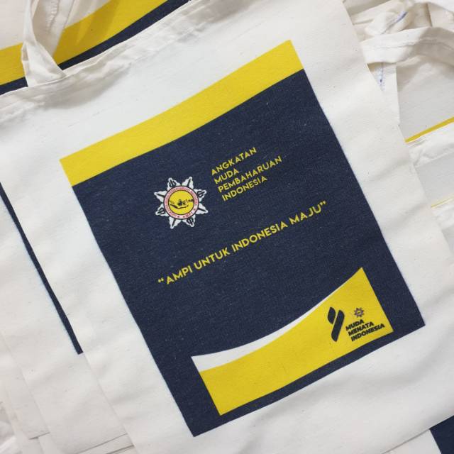 Tas blacu plus print warna ukuran 30 x 40 cm potrait. Bahan lumayan tebal  gambar bisa email